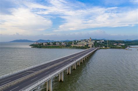 A Espetacular Ponte de Ferro de Wuzhong, Um Monumento à Engenharia e à Beleza Natural!